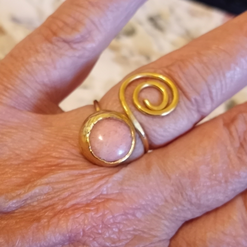 𝅺light Pink Agate Semi Precious Stone with Spiral Design Ring